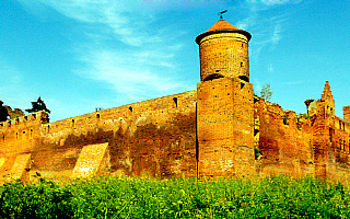 Komornik zlicytuje ruiny zamku gotyckiego w Szymbarku